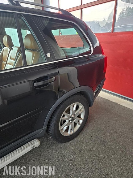 Volvo XC90 10 of 22