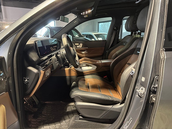 Mercedes-Benz GLS63 12 of 30