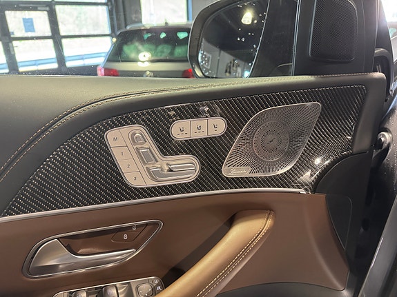 Mercedes-Benz GLS63 14 of 30