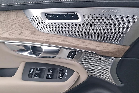 Volvo XC90 26 of 30