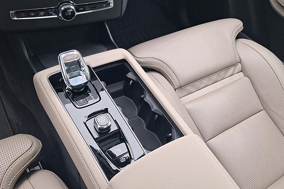 Volvo XC90 20 of 30