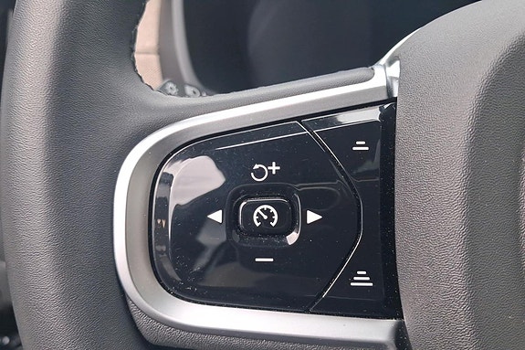 Volvo XC90 14 of 30