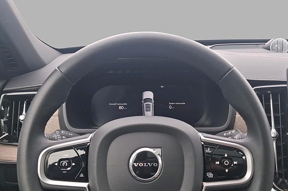 Volvo XC90 13 of 30