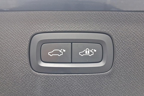 Volvo XC90 10 of 30