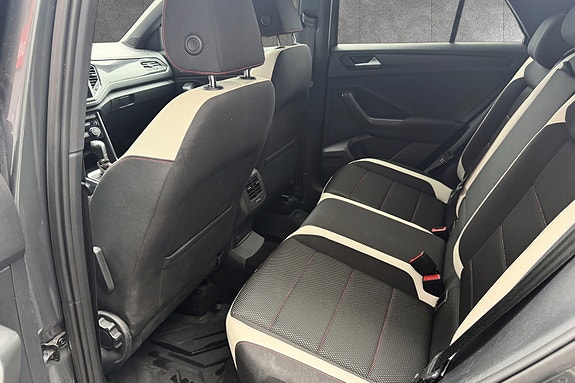 Volkswagen T-Roc 6 of 15