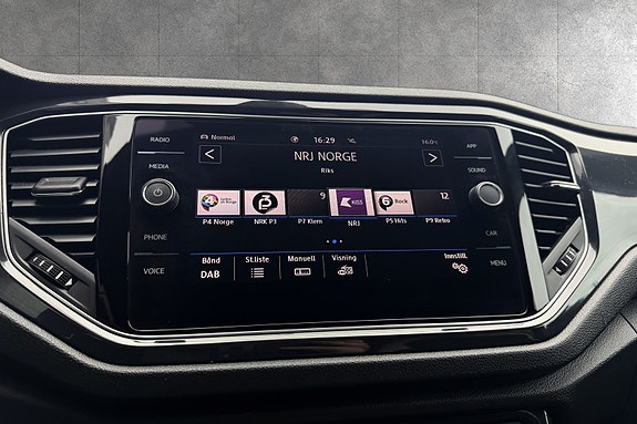 Volkswagen T-Roc 12 of 15