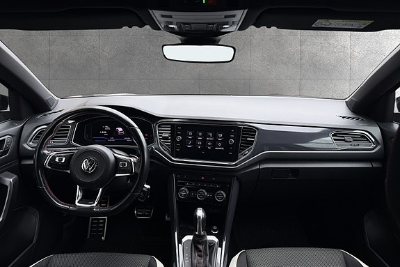Volkswagen T-Roc 8 of 15