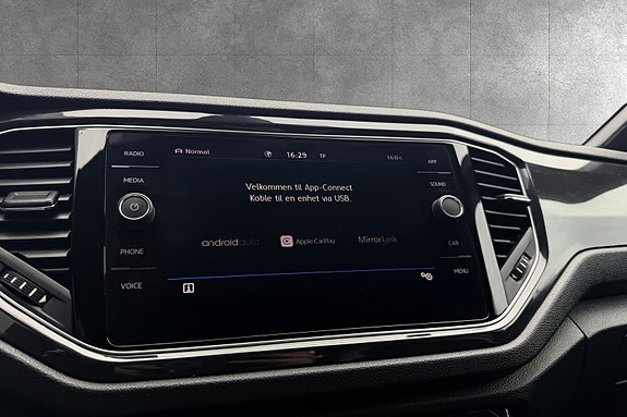 Volkswagen T-Roc 14 of 15