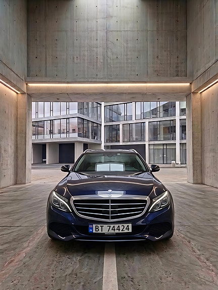 Mercedes-Benz C350 e 2 of 15