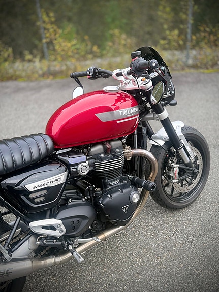 Triumph Speed Twin 1200 2 of 11