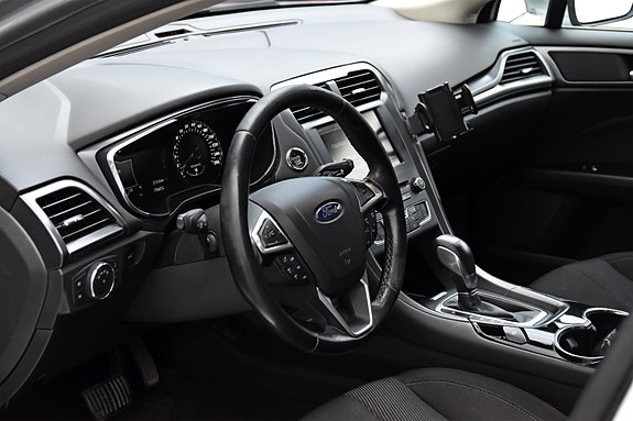 Ford Mondeo 13 of 19