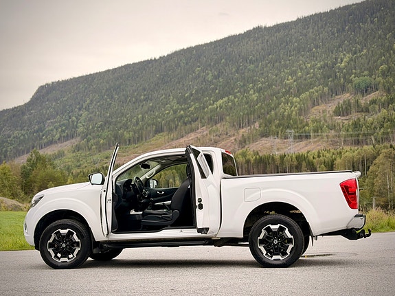 Nissan Navara 2 of 30