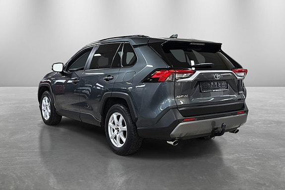 Toyota RAV4 3 of 19