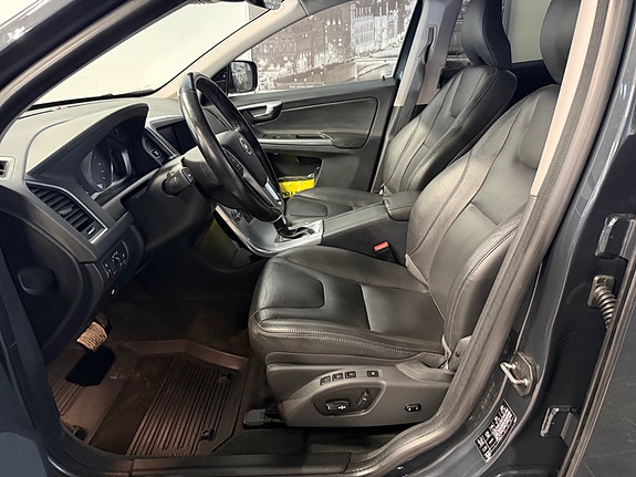 Volvo XC60 10 of 26