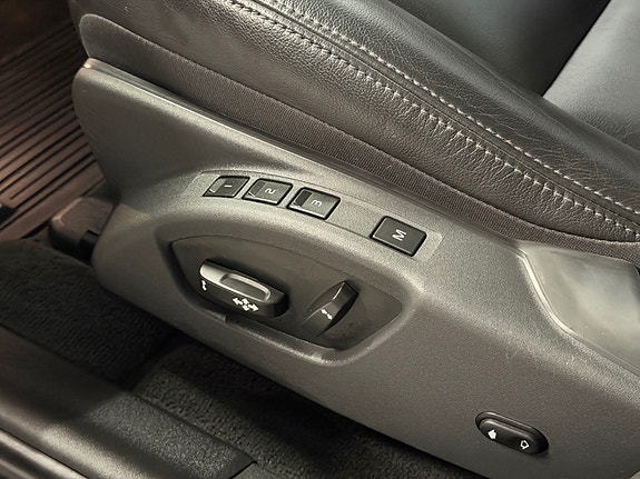 Volvo XC60 11 of 26