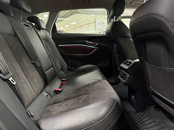 Audi e-tron 16 of 30