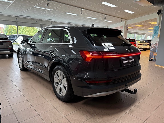 Audi e-tron 10 of 30