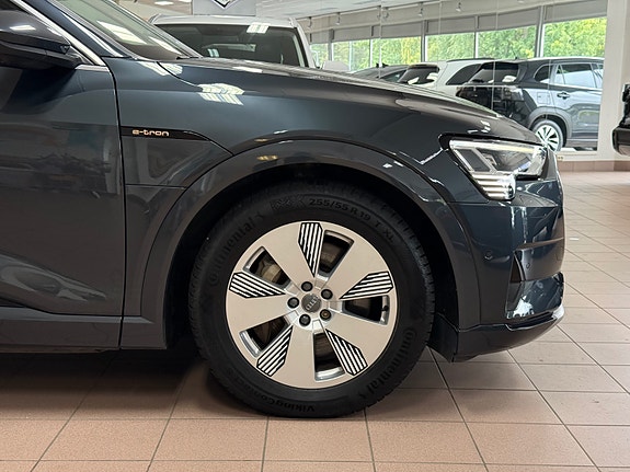 Audi e-tron 11 of 30