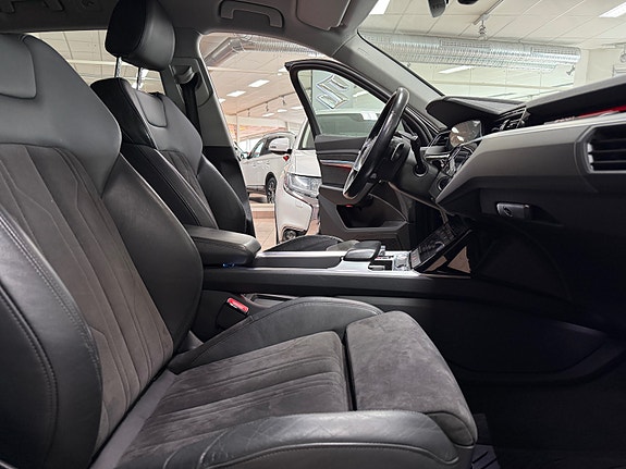 Audi e-tron 19 of 30