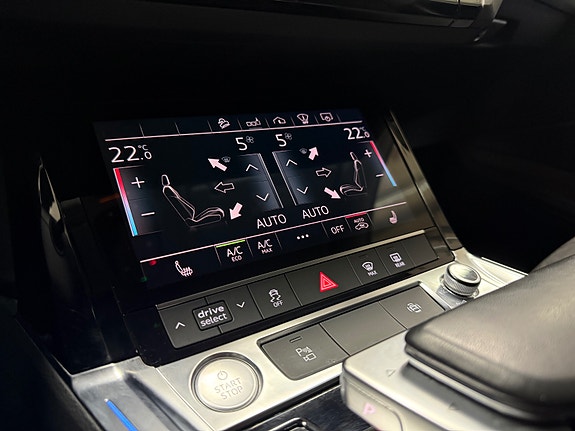 Audi e-tron 29 of 30