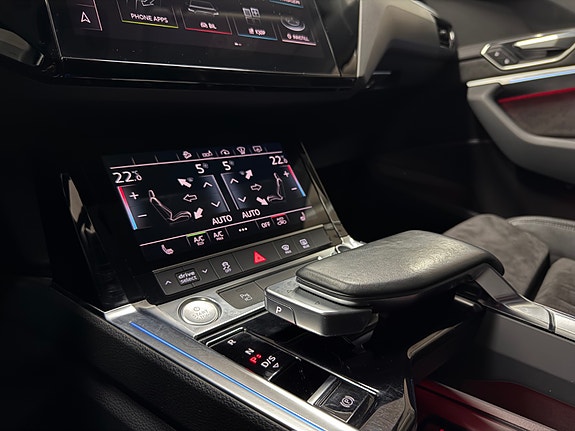 Audi e-tron 26 of 30