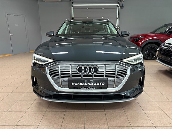 Audi e-tron 4 of 30