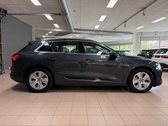 Audi e-tron 7 of 30