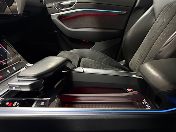 Audi e-tron 27 of 30