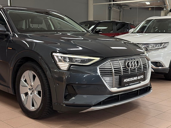 Audi e-tron 12 of 30
