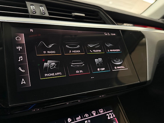 Audi e-tron 30 of 30