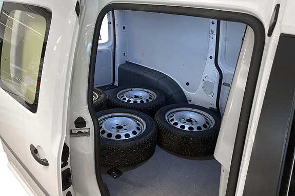 Volkswagen Caddy Maxi 22 of 29
