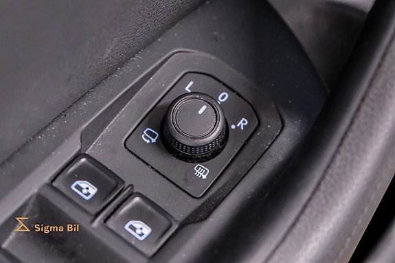 Volkswagen Passat 26 of 30