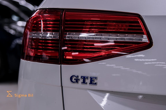 Volkswagen Passat 12 of 30