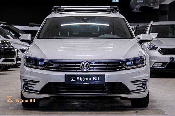 Volkswagen Passat 3 of 30
