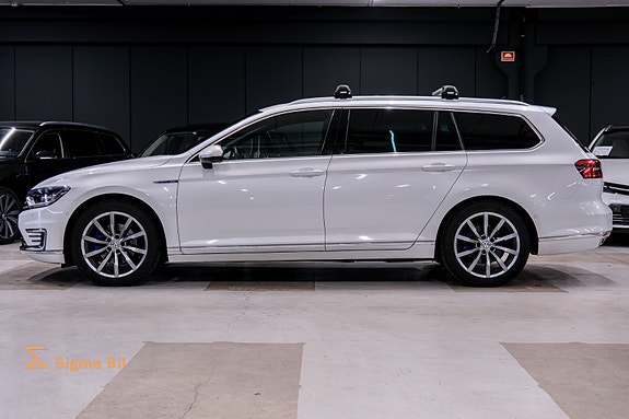 Volkswagen Passat 7 of 30