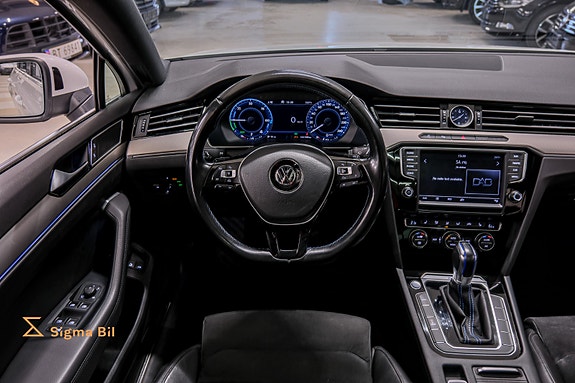 Volkswagen Passat 28 of 30