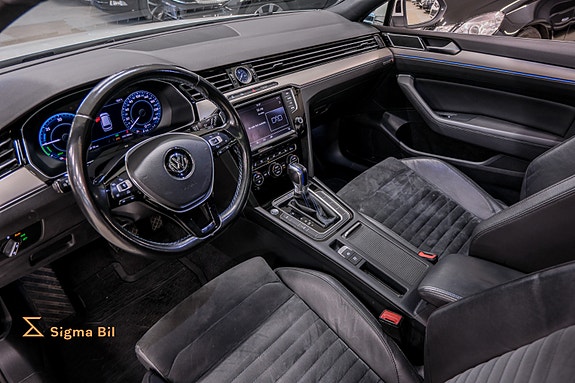 Volkswagen Passat 22 of 30