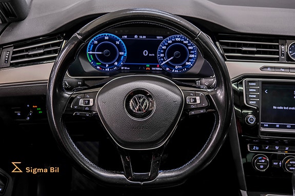 Volkswagen Passat 29 of 30