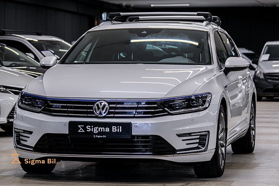 Volkswagen Passat 4 of 30