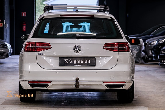 Volkswagen Passat 13 of 30