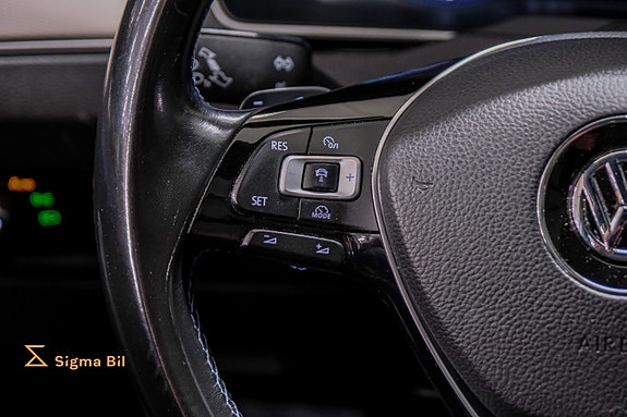 Volkswagen Passat 30 of 30