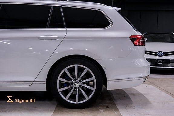 Volkswagen Passat 9 of 30