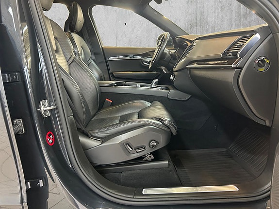 Volvo XC90 18 of 30