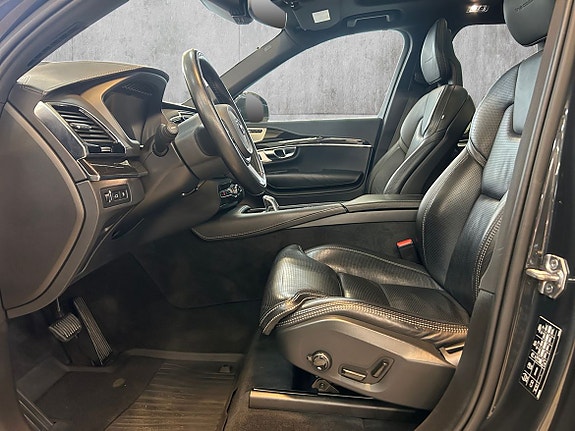Volvo XC90 10 of 30