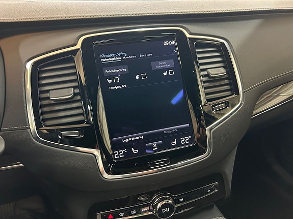 Volvo XC90 27 of 30