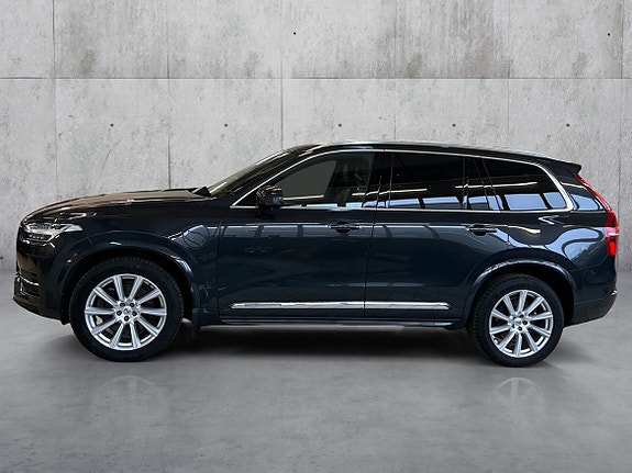 Volvo XC90 2 of 30