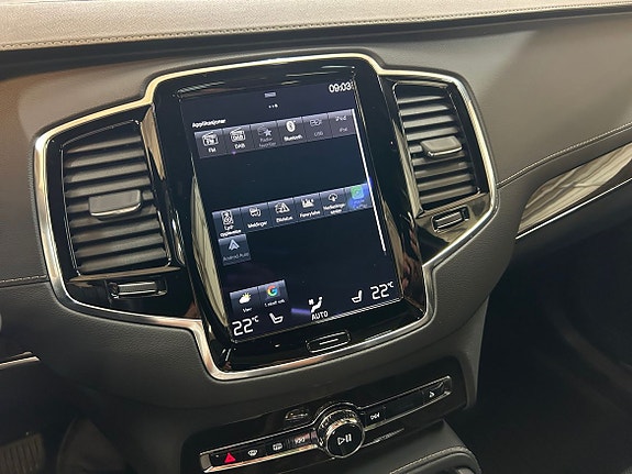 Volvo XC90 30 of 30