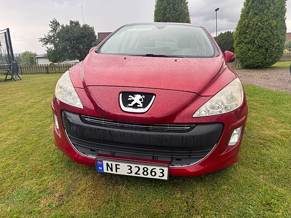Peugeot 308 2 of 7