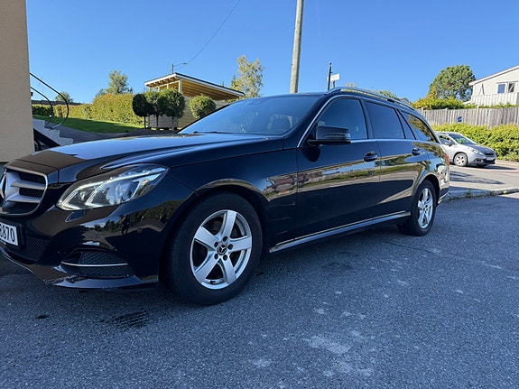 Mercedes-Benz E220 d 2 of 26
