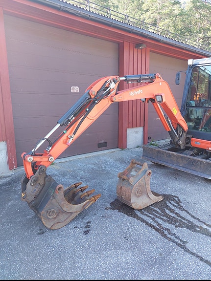 Kubota U27-4 2 of 10